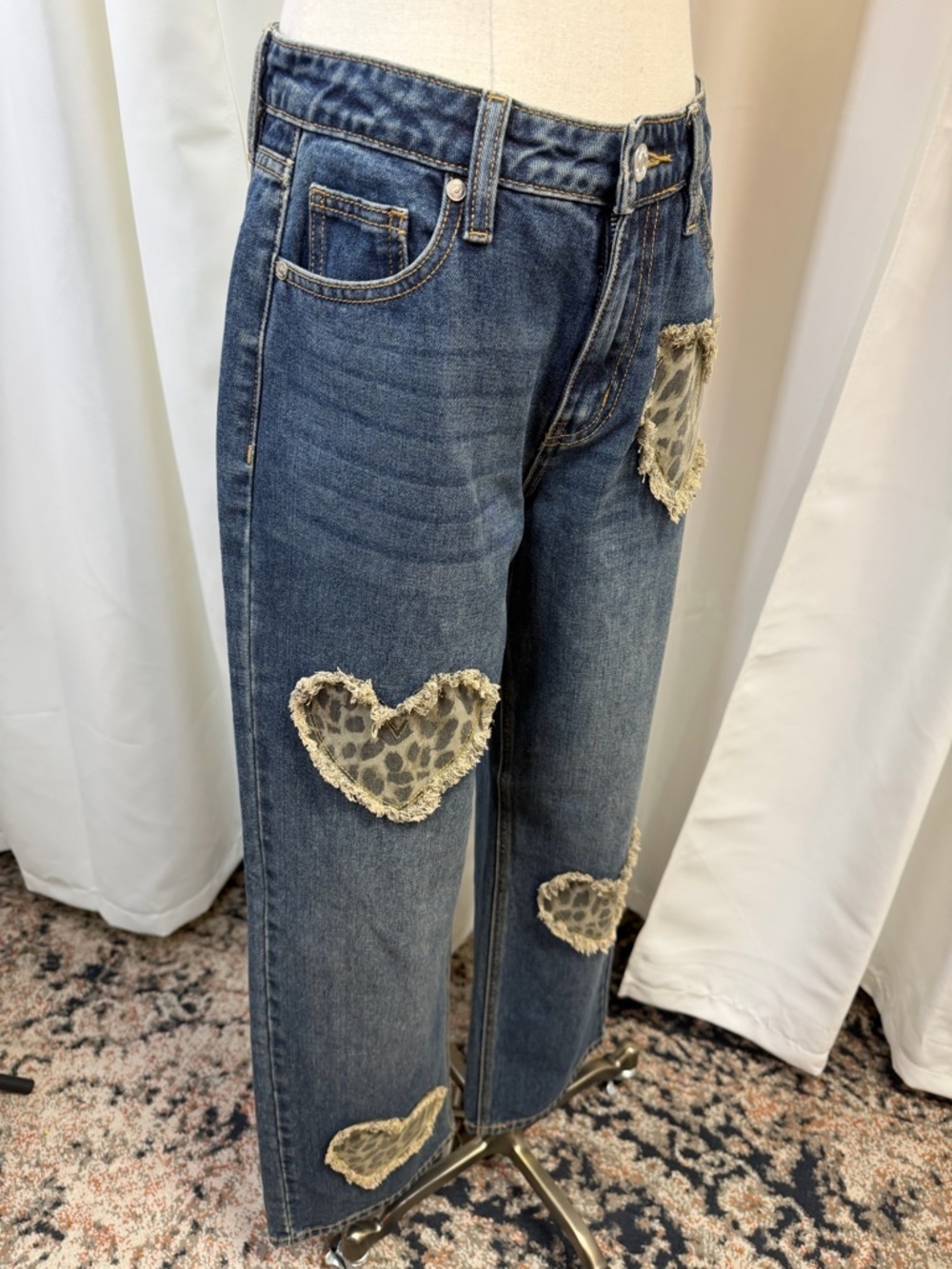 NWOT Cali 1850 Animal Print Heart Patch Straight Leg Jeans Junior’s Size 5 - Picture 15 of 16
